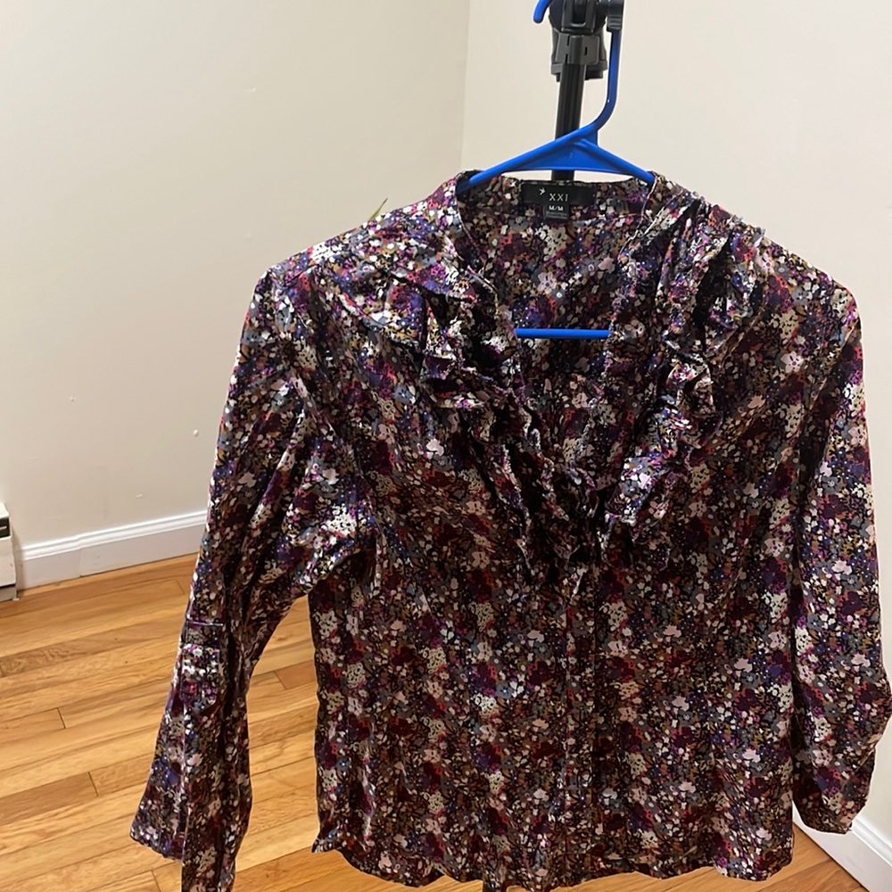 Beautiful flower button up with ruffles
